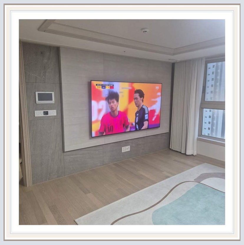 입주 아파트의 TV 설치 시점을 결정하기을 살펴볼 수 있는 벽걸이TV 설치 참고 사진 (해당 지역 시공 사례 아님)